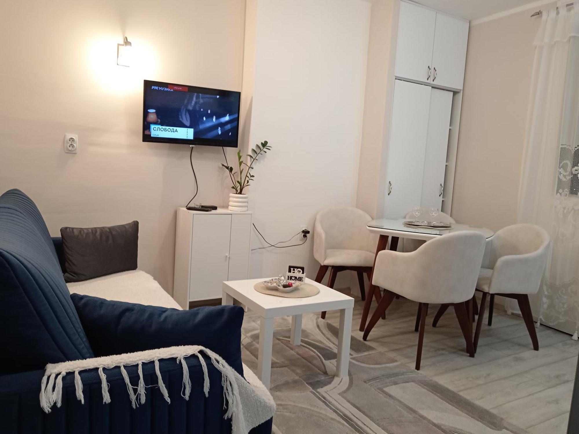 Red Square Apartment Pirot Buitenkant foto